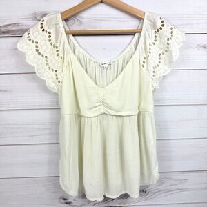 LOVE ON A HANGER Cream Eyelet Lace Flutter Sleeve V Neck‎ Peplum Top Size S